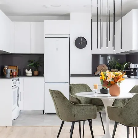 Modern 2 Bed 23 Floor Urban Sky Apartment *