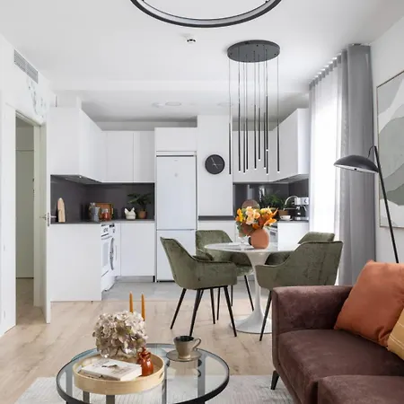 Modern 2 Bed 23 Floor Urban Sky Apartment